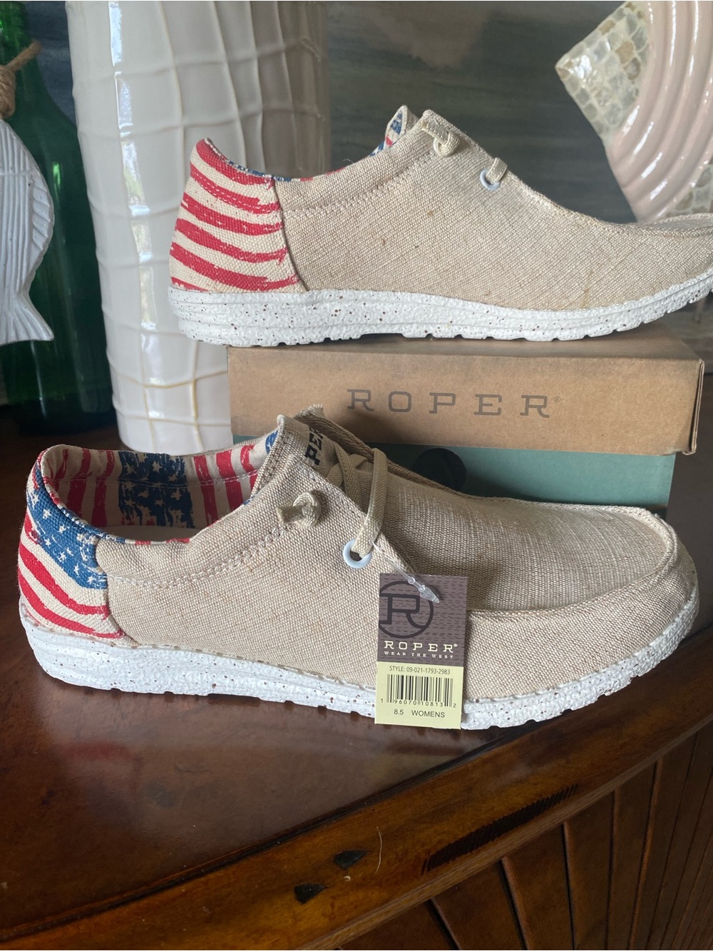 8.5 Medium PATRIOTIC Roper Beige Canvas Slip-On Loafers with Flag Accent